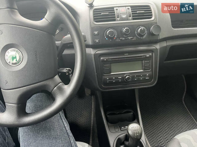 Серый Шкода Фабия, объемом двигателя 1.39 л и пробегом 224 тыс. км за 6200 $, фото 7 на Automoto.ua