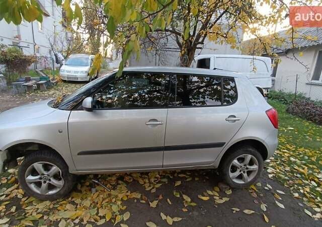 Серый Шкода Фабия, объемом двигателя 1.2 л и пробегом 270 тыс. км за 2500 $, фото 5 на Automoto.ua