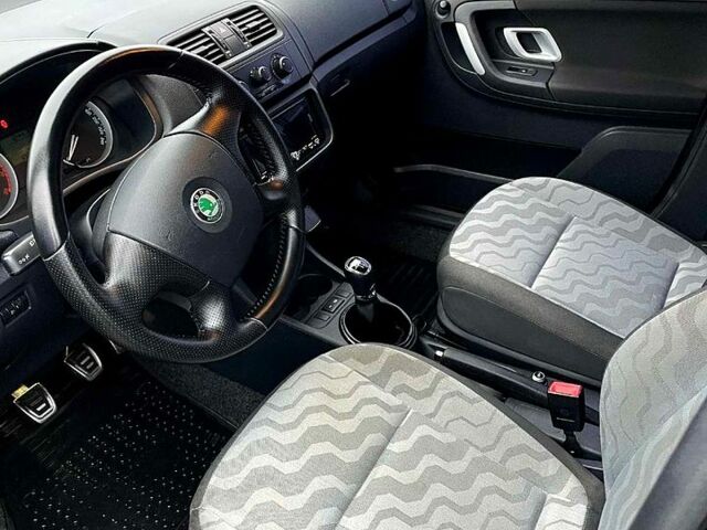 Серый Шкода Фабия, объемом двигателя 1.4 л и пробегом 69 тыс. км за 6150 $, фото 3 на Automoto.ua