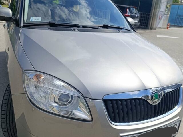 Сірий Шкода Фабія, об'ємом двигуна 1.39 л та пробігом 215 тис. км за 5000 $, фото 5 на Automoto.ua