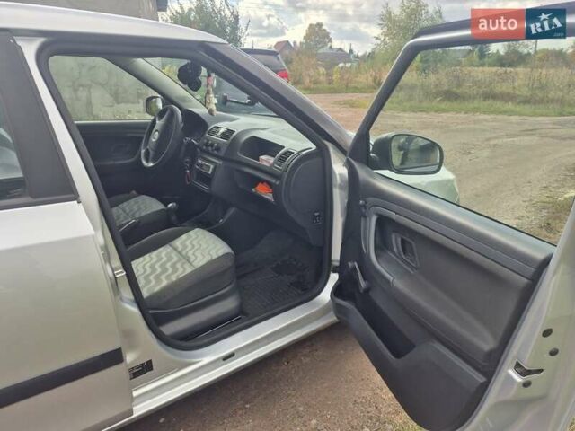 Серый Шкода Фабия, объемом двигателя 1.2 л и пробегом 160 тыс. км за 5200 $, фото 4 на Automoto.ua