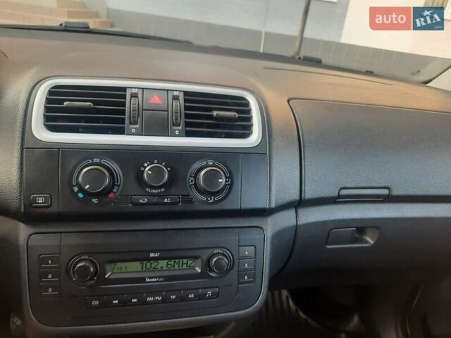 Сірий Шкода Фабія, об'ємом двигуна 1.39 л та пробігом 182 тис. км за 5200 $, фото 13 на Automoto.ua