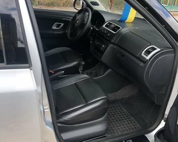 Серый Шкода Фабия, объемом двигателя 1.4 л и пробегом 210 тыс. км за 4500 $, фото 6 на Automoto.ua