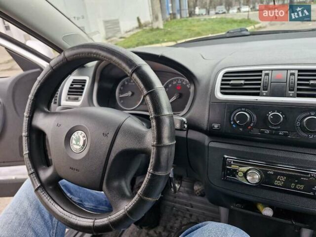 Сірий Шкода Фабія, об'ємом двигуна 1.4 л та пробігом 185 тис. км за 5999 $, фото 15 на Automoto.ua
