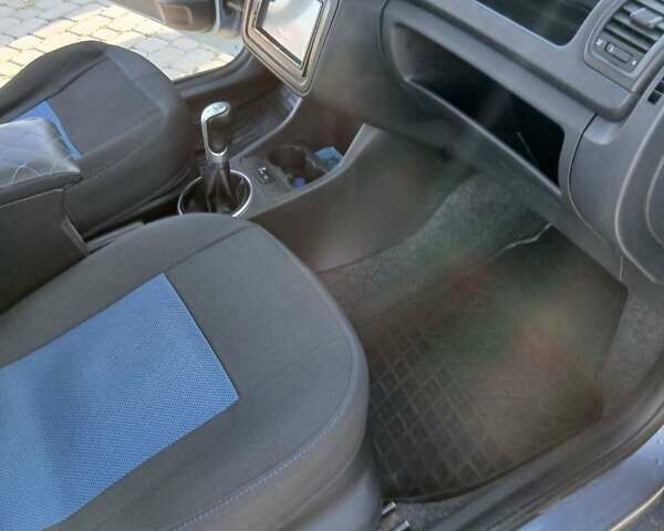 Сірий Шкода Фабія, об'ємом двигуна 1.2 л та пробігом 272 тис. км за 3200 $, фото 11 на Automoto.ua