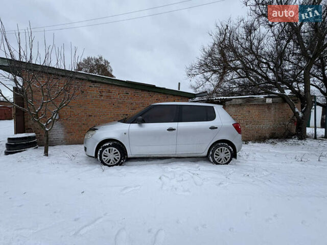 Серый Шкода Фабия, объемом двигателя 1.39 л и пробегом 296 тыс. км за 4700 $, фото 2 на Automoto.ua