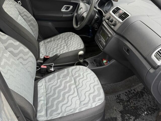 Сірий Шкода Фабія, об'ємом двигуна 1.4 л та пробігом 250 тис. км за 4100 $, фото 4 на Automoto.ua