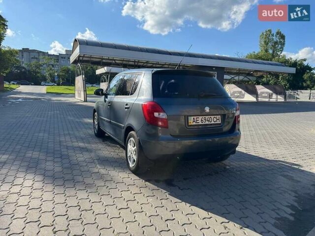 Серый Шкода Фабия, объемом двигателя 1.39 л и пробегом 390 тыс. км за 3600 $, фото 6 на Automoto.ua
