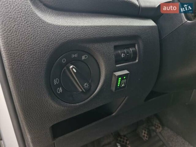 Сірий Шкода Фабія, об'ємом двигуна 1.4 л та пробігом 185 тис. км за 5999 $, фото 12 на Automoto.ua