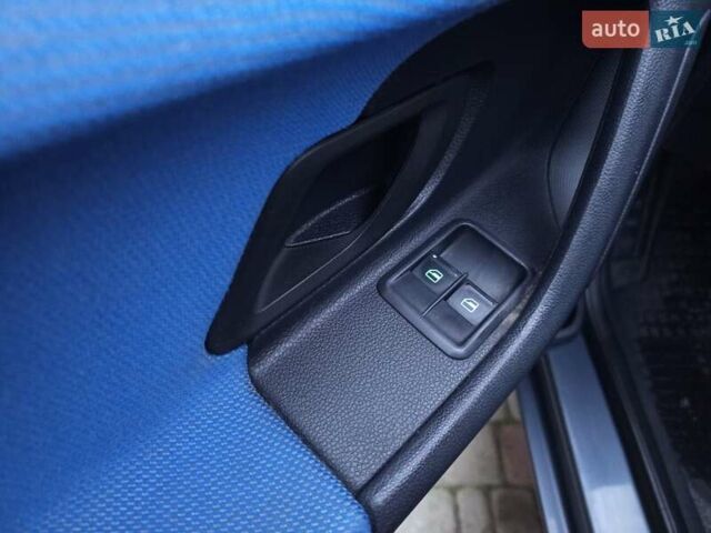 Серый Шкода Фабия, объемом двигателя 1.2 л и пробегом 210 тыс. км за 3950 $, фото 9 на Automoto.ua