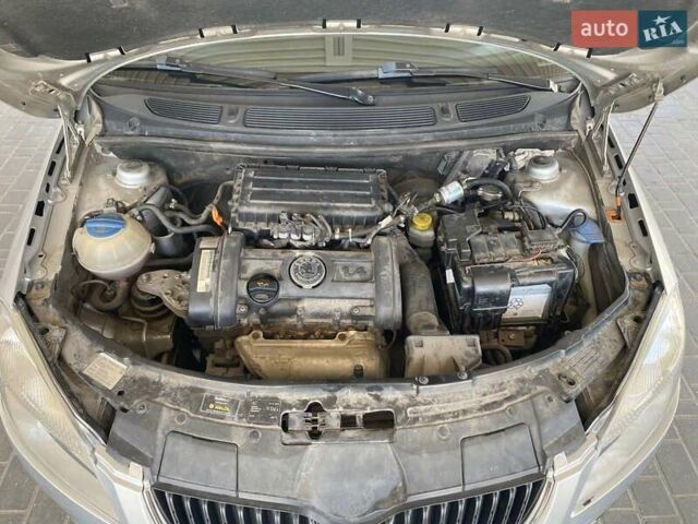 Серый Шкода Фабия, объемом двигателя 1.39 л и пробегом 185 тыс. км за 6300 $, фото 36 на Automoto.ua