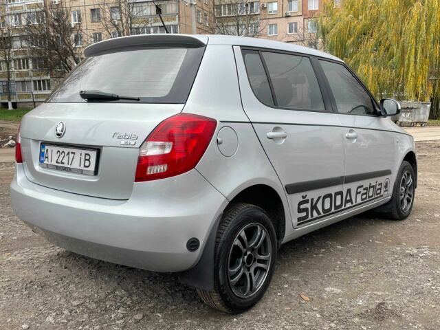 Серый Шкода Фабия, объемом двигателя 1.3 л и пробегом 195 тыс. км за 4200 $, фото 4 на Automoto.ua