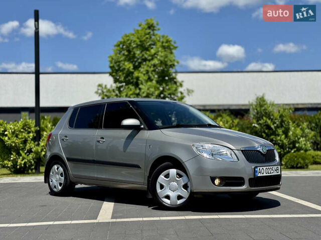 Серый Шкода Фабия, объемом двигателя 1.2 л и пробегом 96 тыс. км за 5100 $, фото 5 на Automoto.ua