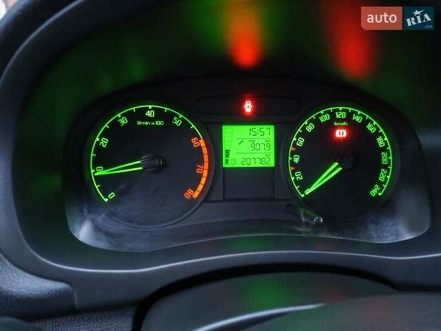 Серый Шкода Фабия, объемом двигателя 1.2 л и пробегом 210 тыс. км за 3950 $, фото 6 на Automoto.ua