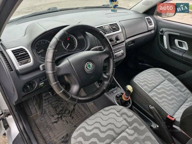 Сірий Шкода Фабія, об'ємом двигуна 1.4 л та пробігом 185 тис. км за 5999 $, фото 13 на Automoto.ua