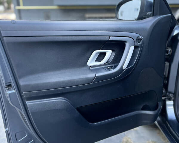 Серый Шкода Фабия, объемом двигателя 1.6 л и пробегом 253 тыс. км за 5999 $, фото 6 на Automoto.ua