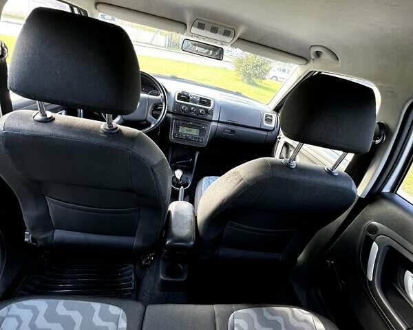 Серый Шкода Фабия, объемом двигателя 1.2 л и пробегом 123 тыс. км за 5000 $, фото 8 на Automoto.ua