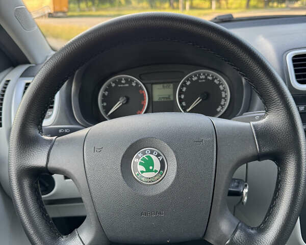 Сірий Шкода Фабія, об'ємом двигуна 1.4 л та пробігом 229 тис. км за 4999 $, фото 6 на Automoto.ua