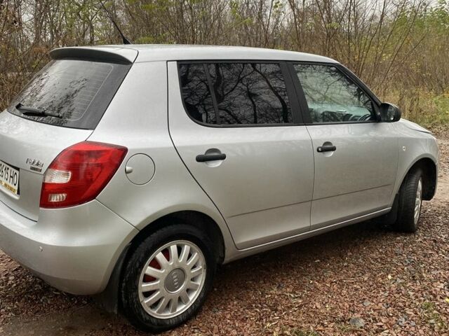 Серый Шкода Фабия, объемом двигателя 1.2 л и пробегом 232 тыс. км за 3800 $, фото 2 на Automoto.ua