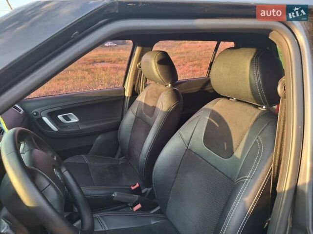 Серый Шкода Фабия, объемом двигателя 1.39 л и пробегом 312 тыс. км за 4000 $, фото 5 на Automoto.ua