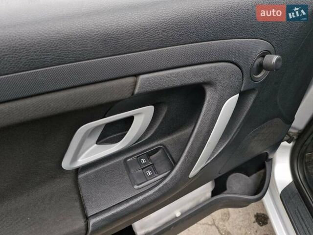 Сірий Шкода Фабія, об'ємом двигуна 1.4 л та пробігом 185 тис. км за 5999 $, фото 10 на Automoto.ua