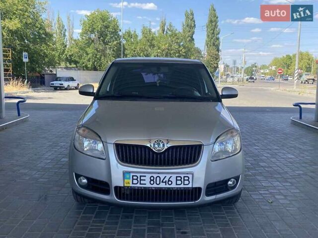 Серый Шкода Фабия, объемом двигателя 1.39 л и пробегом 185 тыс. км за 6200 $, фото 3 на Automoto.ua