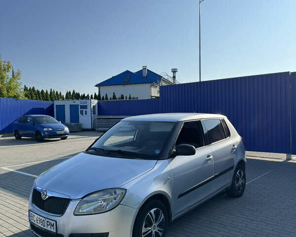 Серый Шкода Фабия, объемом двигателя 1.2 л и пробегом 285 тыс. км за 2800 $, фото 1 на Automoto.ua