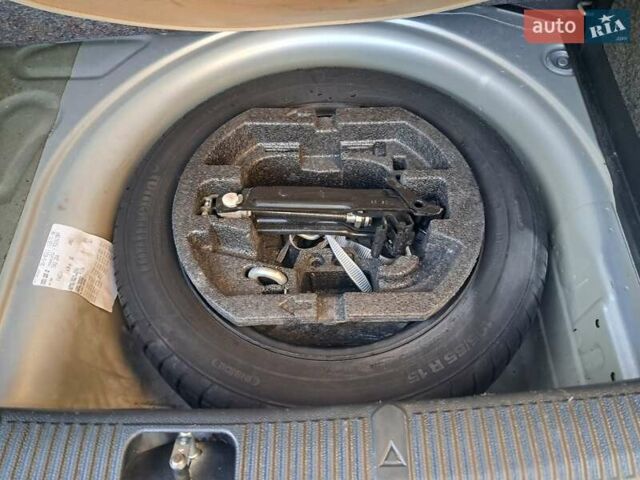 Сірий Шкода Фабія, об'ємом двигуна 1.4 л та пробігом 214 тис. км за 4999 $, фото 58 на Automoto.ua