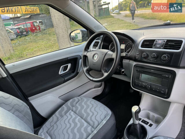 Сірий Шкода Фабія, об'ємом двигуна 1.4 л та пробігом 229 тис. км за 4999 $, фото 7 на Automoto.ua