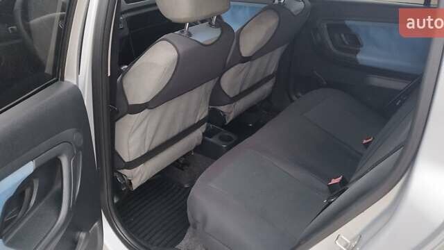 Серый Шкода Фабия, объемом двигателя 1.2 л и пробегом 314 тыс. км за 3950 $, фото 11 на Automoto.ua