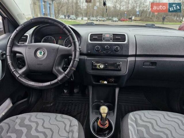 Сірий Шкода Фабія, об'ємом двигуна 1.4 л та пробігом 185 тис. км за 5999 $, фото 16 на Automoto.ua