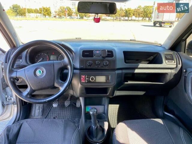 Сірий Шкода Фабія, об'ємом двигуна 1.2 л та пробігом 160 тис. км за 4300 $, фото 6 на Automoto.ua