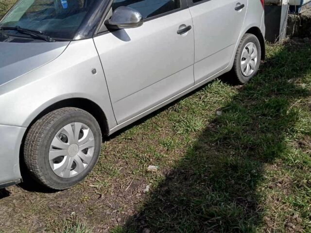 Серый Шкода Фабия, объемом двигателя 1.2 л и пробегом 200 тыс. км за 3500 $, фото 6 на Automoto.ua