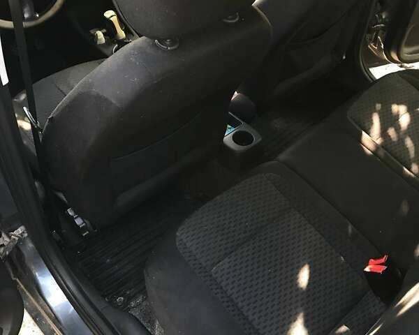 Серый Шкода Фабия, объемом двигателя 1.39 л и пробегом 390 тыс. км за 3600 $, фото 18 на Automoto.ua