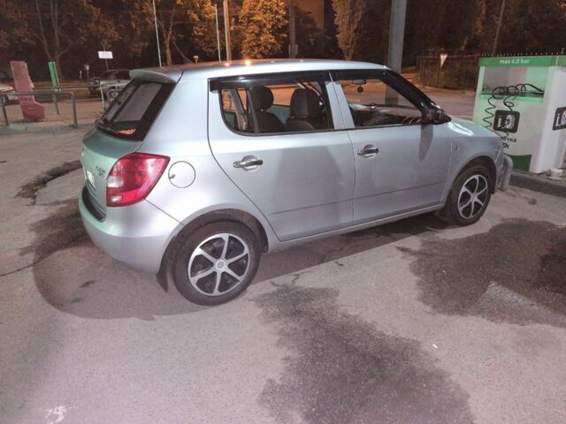 Серый Шкода Фабия, объемом двигателя 1.4 л и пробегом 154 тыс. км за 4999 $, фото 5 на Automoto.ua