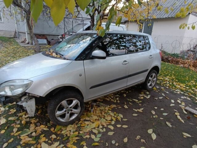 Серый Шкода Фабия, объемом двигателя 1.2 л и пробегом 270 тыс. км за 2500 $, фото 4 на Automoto.ua