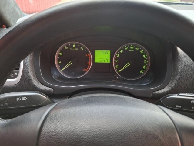 Серый Шкода Фабия, объемом двигателя 1.4 л и пробегом 312 тыс. км за 4000 $, фото 7 на Automoto.ua