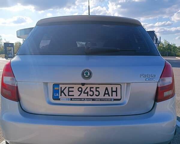 Серый Шкода Фабия, объемом двигателя 1.2 л и пробегом 220 тыс. км за 4200 $, фото 4 на Automoto.ua