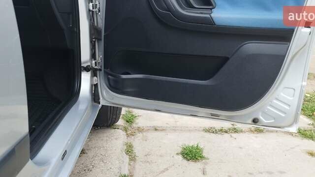 Серый Шкода Фабия, объемом двигателя 1.2 л и пробегом 314 тыс. км за 3950 $, фото 18 на Automoto.ua