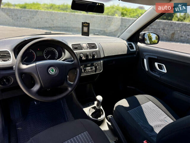 Серый Шкода Фабия, объемом двигателя 1.2 л и пробегом 96 тыс. км за 5100 $, фото 62 на Automoto.ua