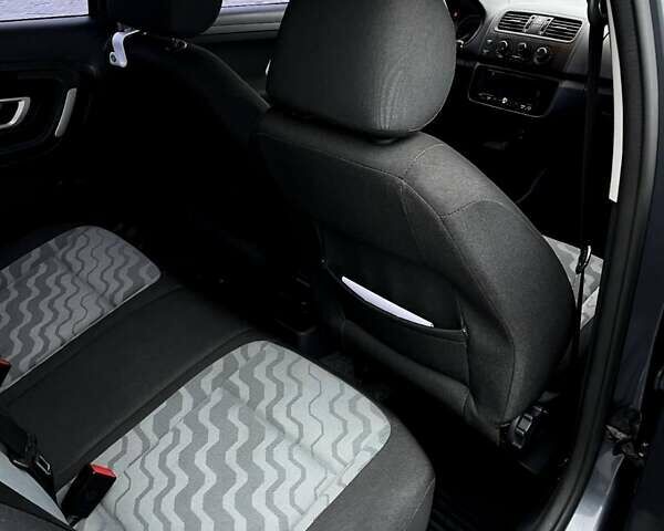 Серый Шкода Фабия, объемом двигателя 1.39 л и пробегом 69 тыс. км за 6150 $, фото 4 на Automoto.ua