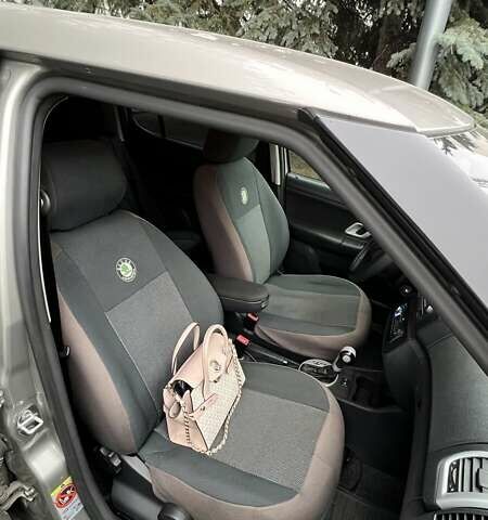 Сірий Шкода Фабія, об'ємом двигуна 1.6 л та пробігом 200 тис. км за 6500 $, фото 3 на Automoto.ua