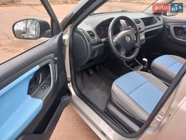 Серый Шкода Фабия, объемом двигателя 1.2 л и пробегом 113 тыс. км за 5100 $, фото 14 на Automoto.ua