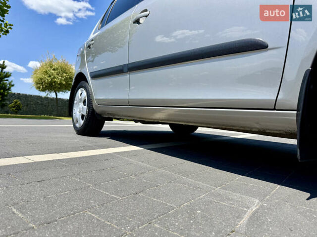 Серый Шкода Фабия, объемом двигателя 1.2 л и пробегом 96 тыс. км за 5100 $, фото 84 на Automoto.ua