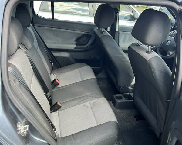 Серый Шкода Фабия, объемом двигателя 1.2 л и пробегом 226 тыс. км за 4300 $, фото 5 на Automoto.ua