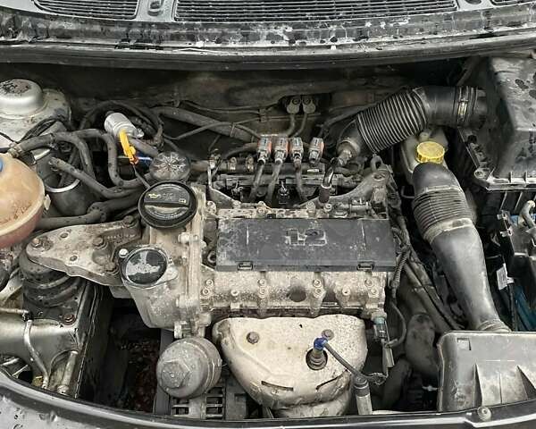 Серый Шкода Фабия, объемом двигателя 1.2 л и пробегом 230 тыс. км за 3900 $, фото 2 на Automoto.ua