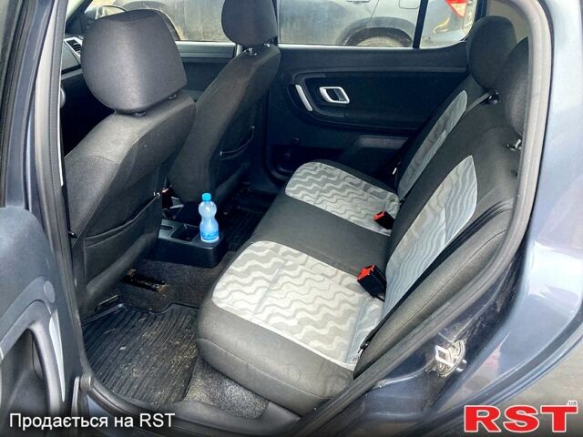 Сірий Шкода Фабія, об'ємом двигуна 1.2 л та пробігом 0 тис. км за 4000 $, фото 9 на Automoto.ua