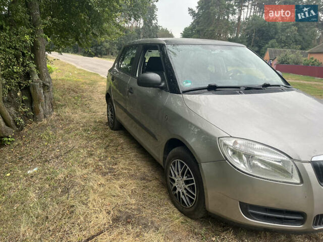Серый Шкода Фабия, объемом двигателя 1.39 л и пробегом 224 тыс. км за 6200 $, фото 4 на Automoto.ua
