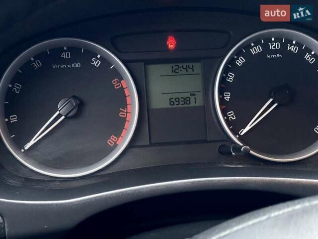 Серый Шкода Фабия, объемом двигателя 1.39 л и пробегом 69 тыс. км за 6150 $, фото 6 на Automoto.ua