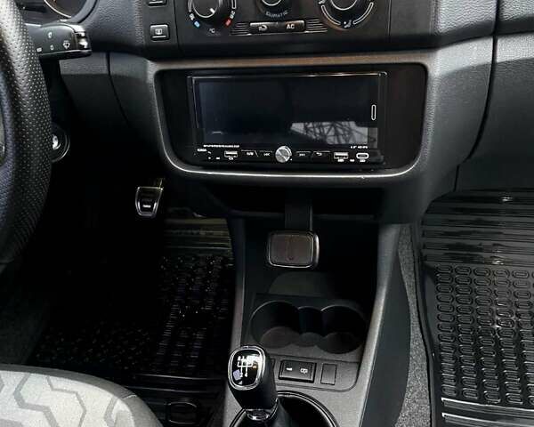 Серый Шкода Фабия, объемом двигателя 1.39 л и пробегом 69 тыс. км за 6150 $, фото 5 на Automoto.ua